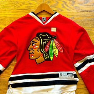 YOUTH SMALL/MEDIUM ARTEMI PANARIN BLACKHAWKS JERSEY (GREAT QUALITY!)